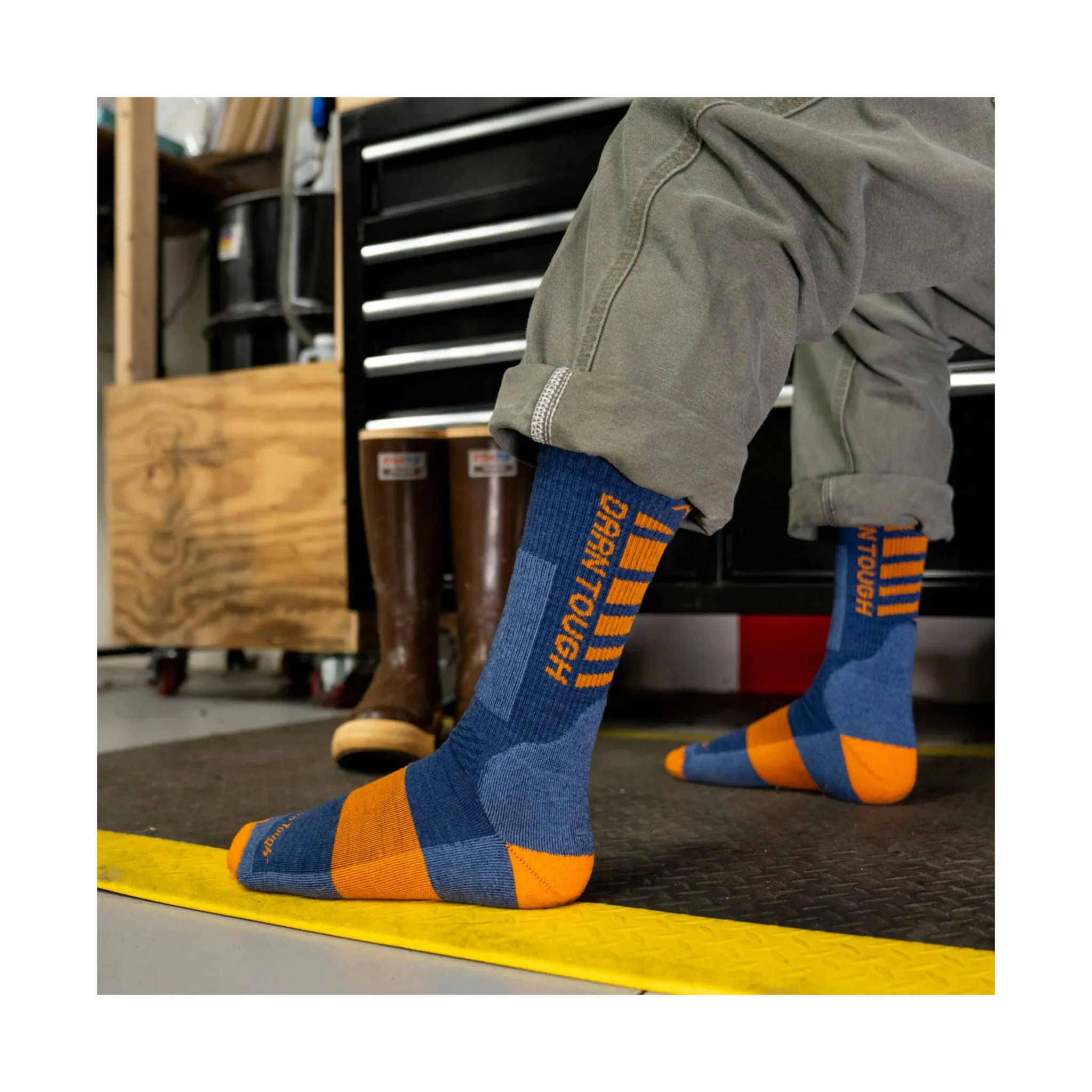 Darn Tough Vermont Men's Backbone Boot Midweight Work Sock - Indigo - Image 2