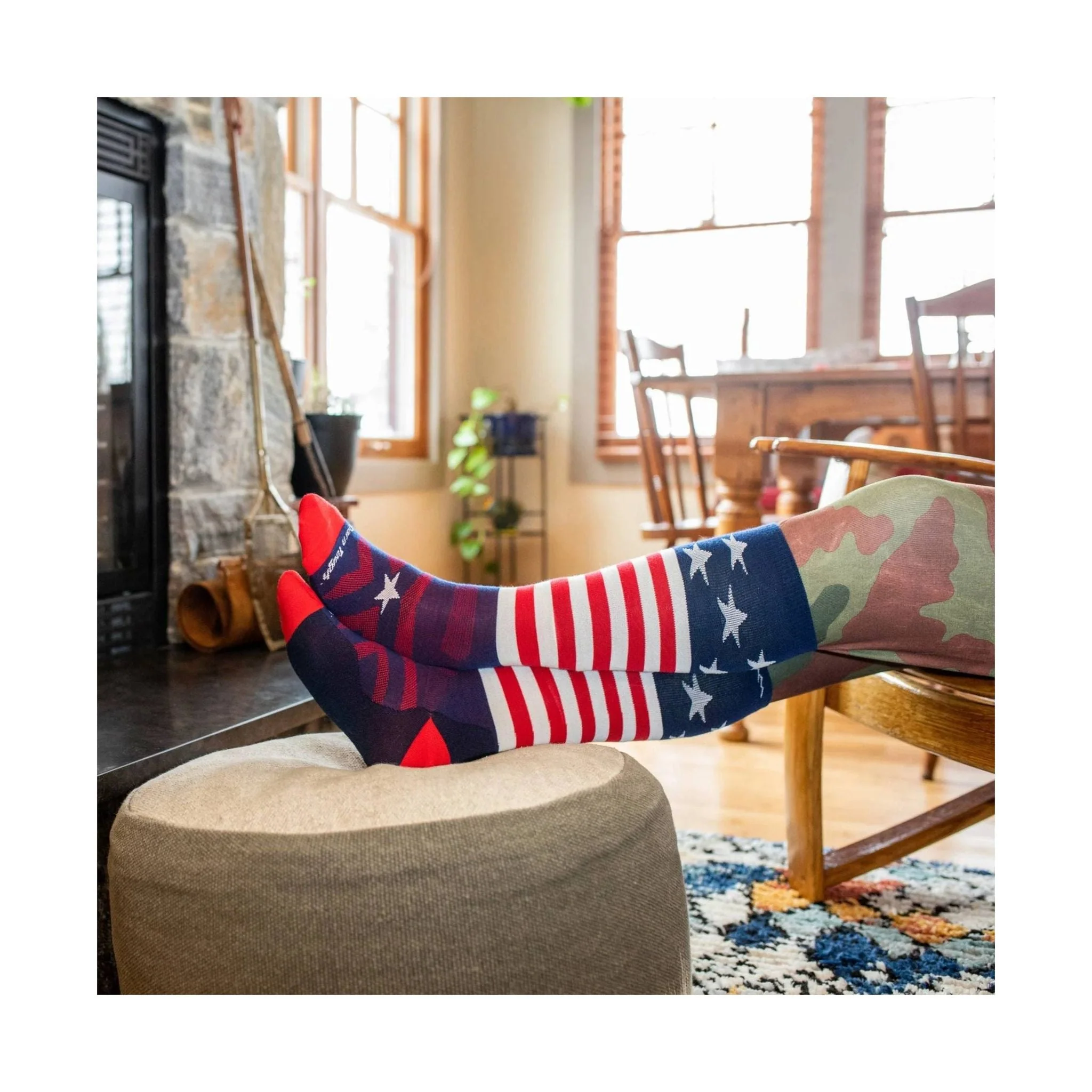 Darn Tough Vermont Men's Captain Stripe Over The Calf Midweight Ski and Snowboard Sock - Stars and Stripes - Image 3