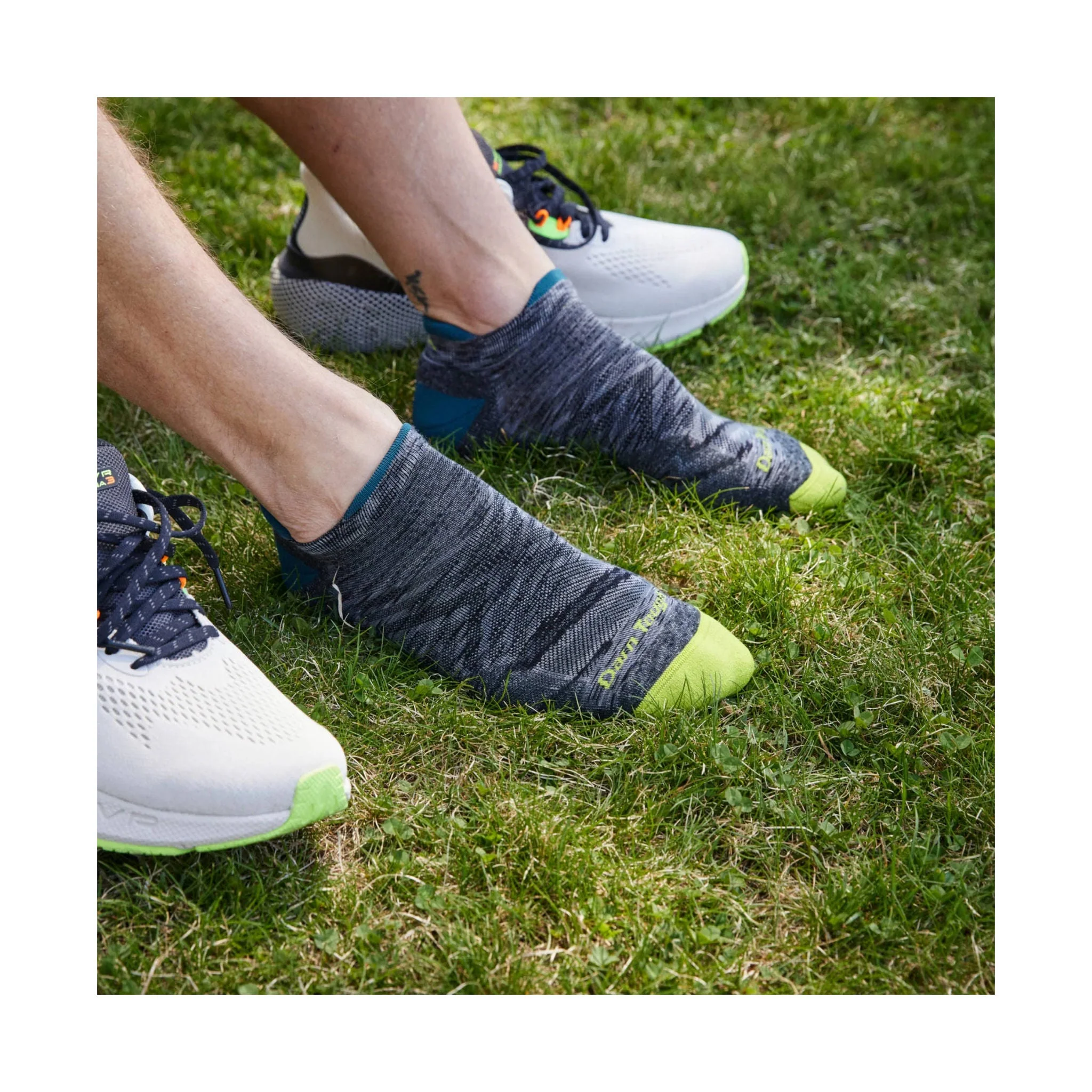 Darn Tough Vermont Men's Run No Show Tab Ultra Lightweight Running Sock - Comet - Image 2