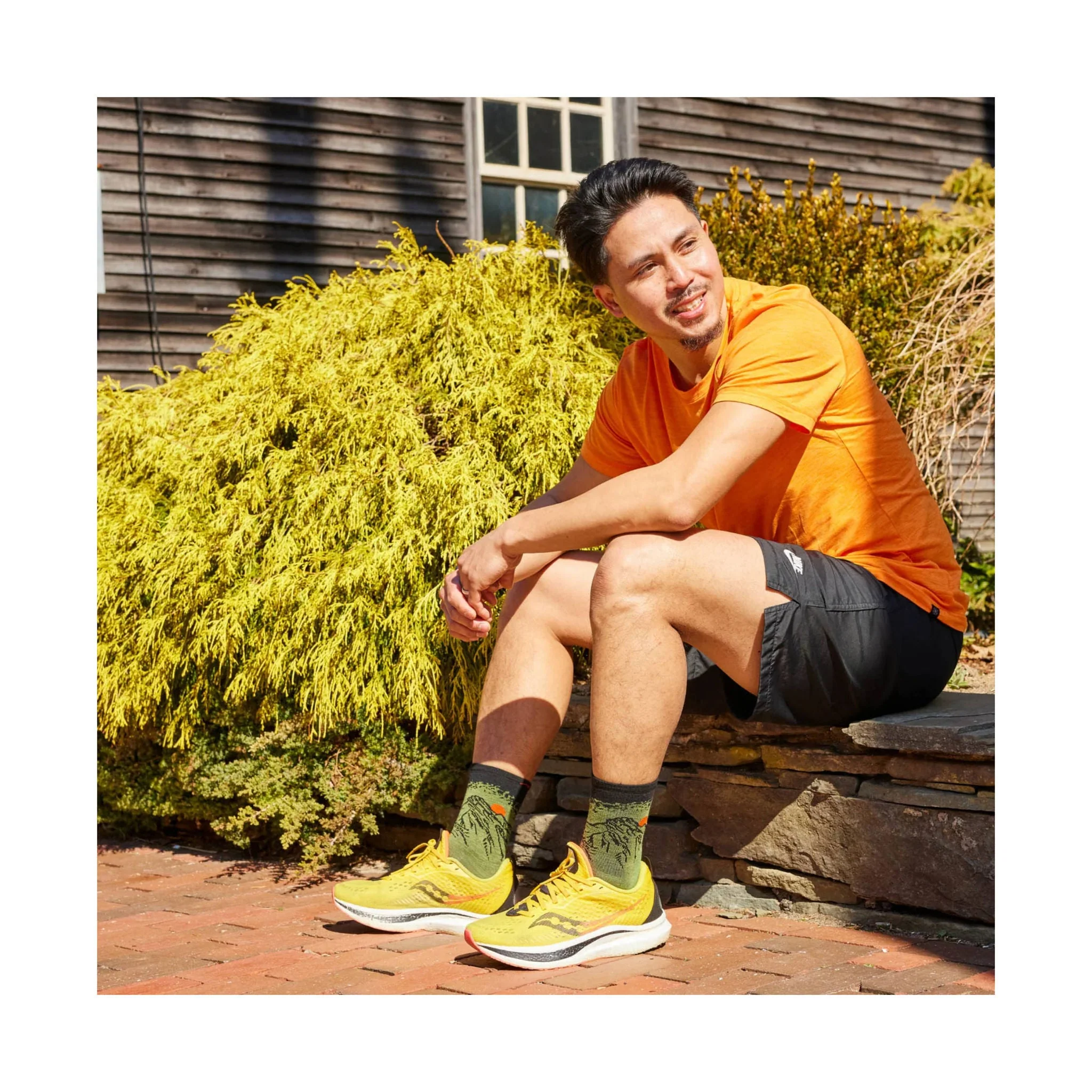 Darn Tough Vermont Men's Vert Micro Crew Ultra Lightweight Running Sock - Lichen - Image 6