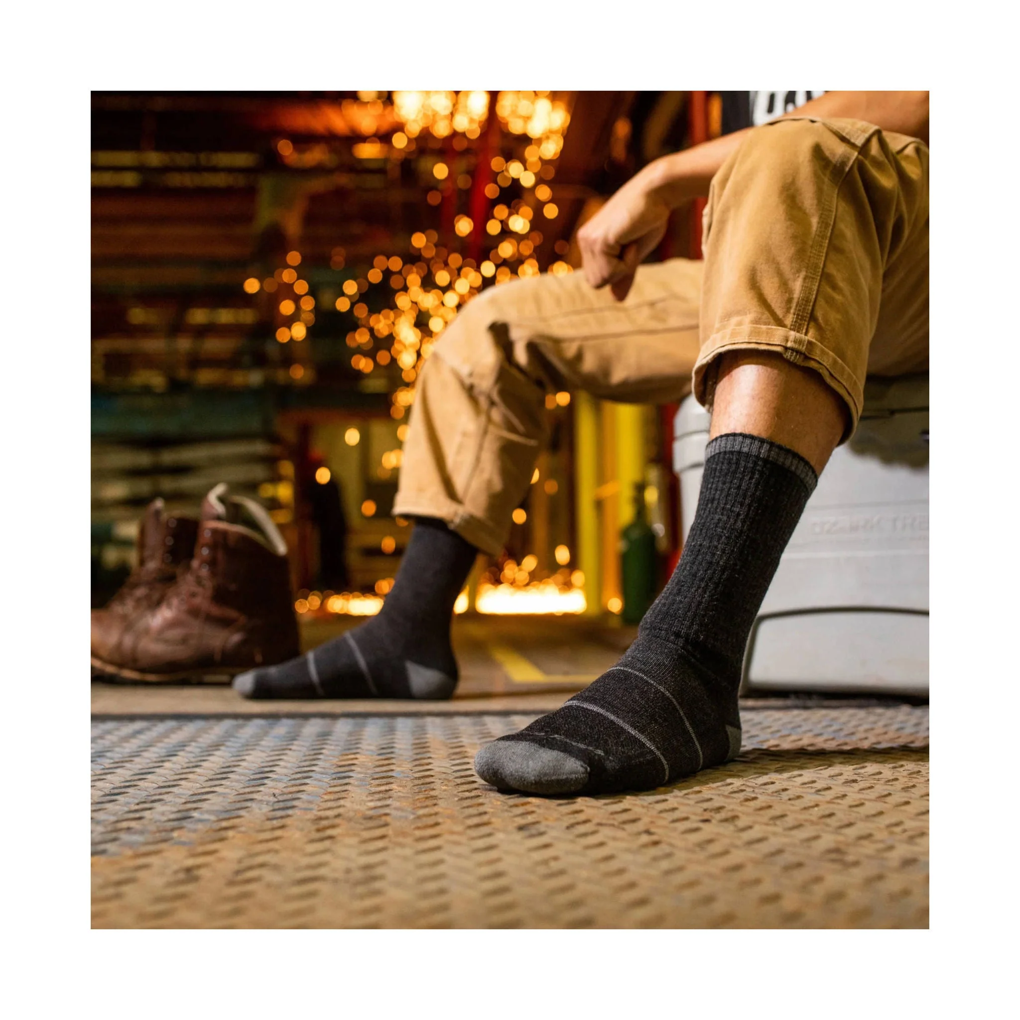 Darn Tough Vermont Men's William Jarvis Boot Midweight Work Sock - Gravel - Image 4