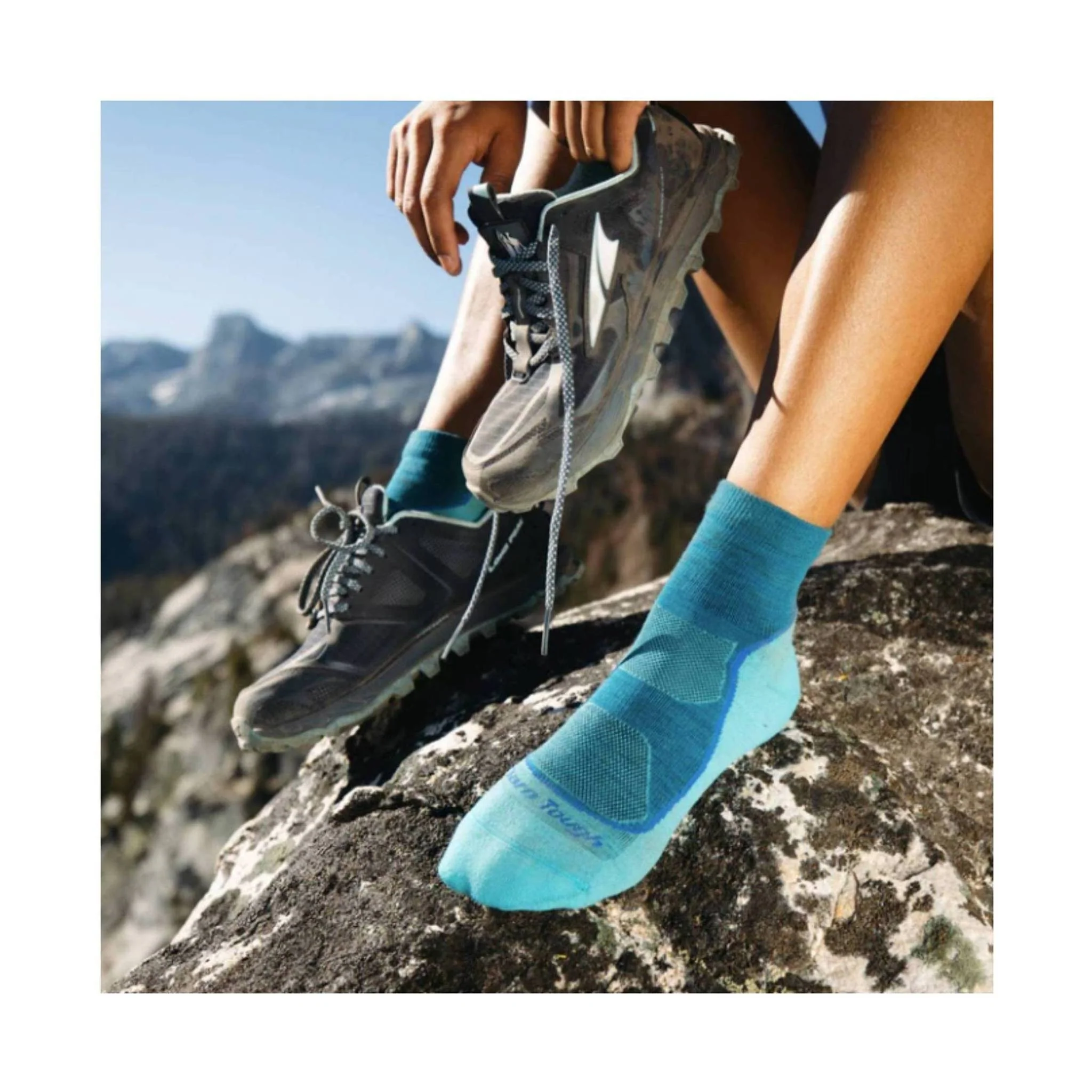 Darn Tough Vermont Women's Light Hiker Quarter Lightweight Hiking Sock - Cascade - Image 2