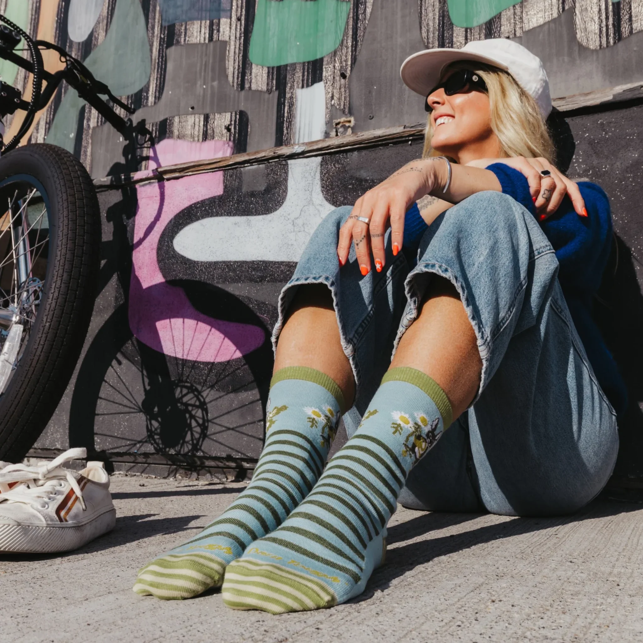Darn Tough Vermont Women's Lightweight Lifestyle Animal Haus Crew - Bunny Blue - Image 3