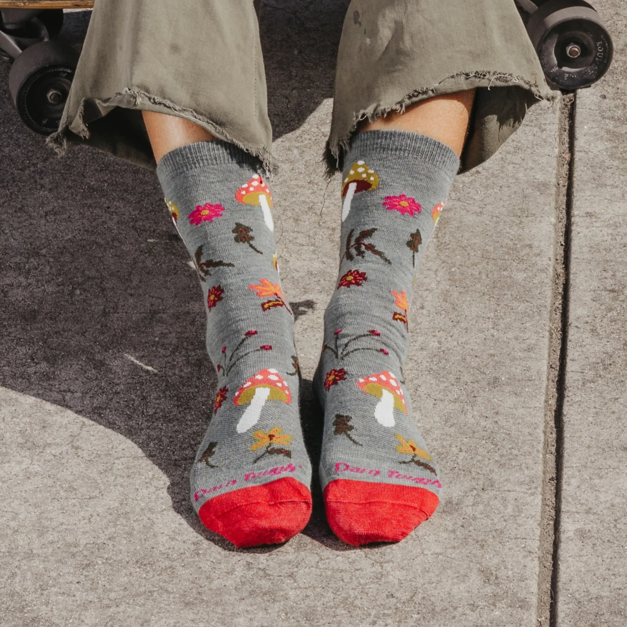 Darn Tough Vermont Women's Shroom Bloom Crew Lightweight Lifestyle Socks - Seafoam - Image 2