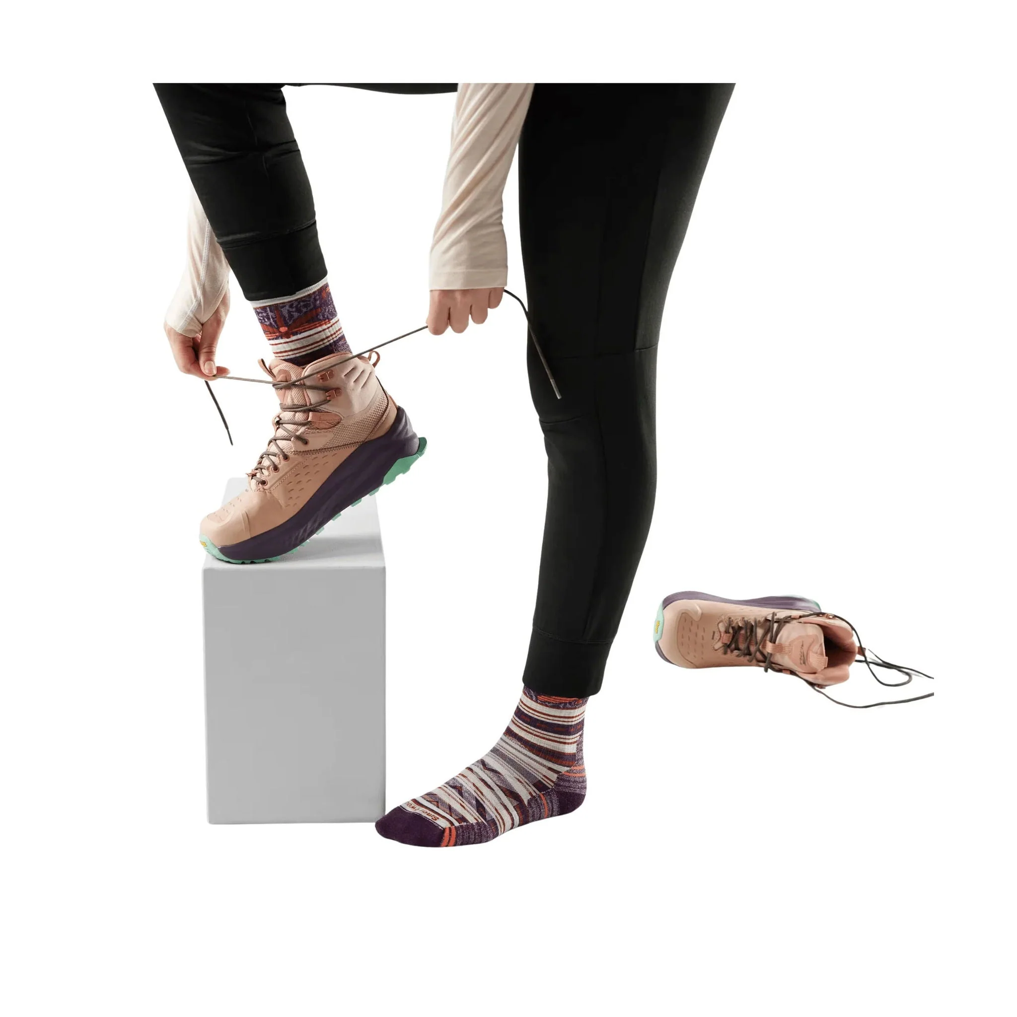 Smartwool Women's Hike Targeted Cushion Dragon Stitch Mid Crew Socks - Ash - Image 2